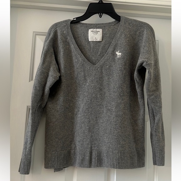 Abercrombie & Fitch V Neck Sweater - Picture 7 of 11